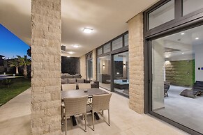 Villa Rita Pool & Spa