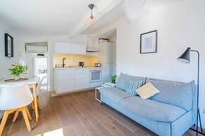 1 Bedroom Apartment in City Center, Near Old Port