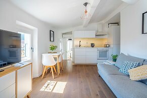 1 Bedroom Apartment in City Center, Near Old Port
