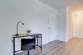 Contemporary Studio by Barton Park