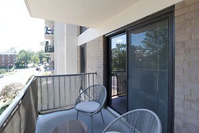 Contemporary Studio by Barton Park