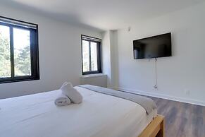 Contemporary Studio by Barton Park