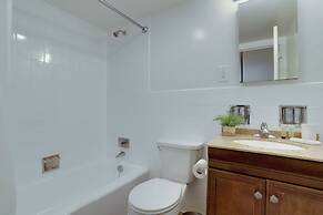 Contemporary Studio by Barton Park