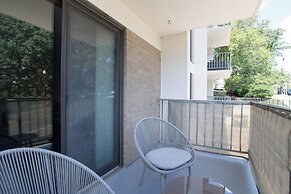 Contemporary Studio by Barton Park