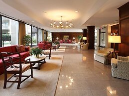 Contemporary Studio by Barton Park