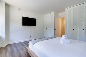 Contemporary Studio by Barton Park