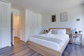 Contemporary Studio by Barton Park