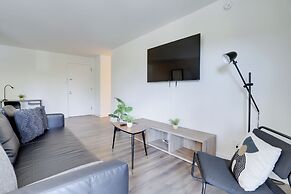 Contemporary Studio by Barton Park