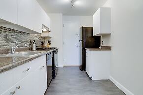 Contemporary Studio by Barton Park