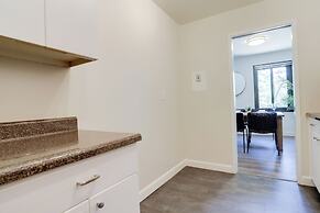 Contemporary Studio by Barton Park