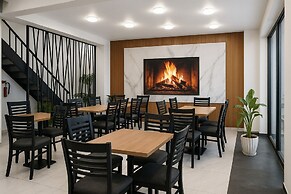 Hotel y Centro de Negocios Yoel