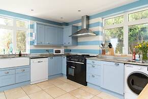 Private Cliff top Retreat by Perranuthnoe Beach