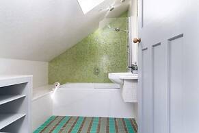 Private Cliff top Retreat by Perranuthnoe Beach