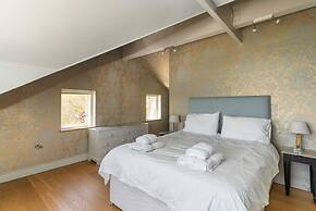 Private Cliff top Retreat by Perranuthnoe Beach