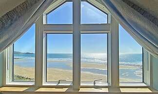 Private Cliff top Retreat by Perranuthnoe Beach