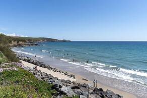 Private Cliff top Retreat by Perranuthnoe Beach