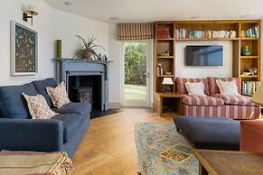 Private Cliff top Retreat by Perranuthnoe Beach