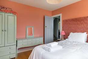 Private Cliff top Retreat by Perranuthnoe Beach