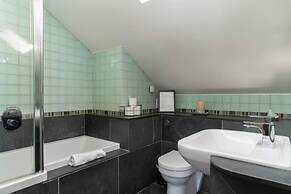 Private Cliff top Retreat by Perranuthnoe Beach