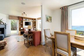 Private Cliff top Retreat by Perranuthnoe Beach