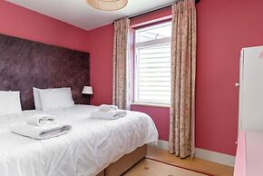 Private Cliff top Retreat by Perranuthnoe Beach