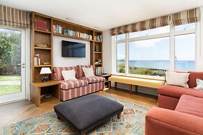 Private Cliff top Retreat by Perranuthnoe Beach