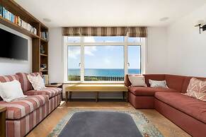 Private Cliff top Retreat by Perranuthnoe Beach