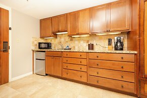 Luana Waikiki by Tropical Escapes Realty