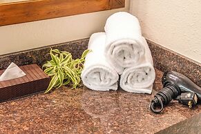 Luana Waikiki by Tropical Escapes Realty