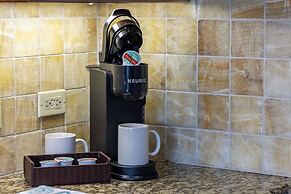 Luana Waikiki by Tropical Escapes Realty