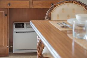 Luana Waikiki by Tropical Escapes Realty