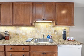 Luana Waikiki by Tropical Escapes Realty