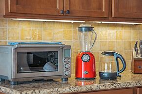 Luana Waikiki by Tropical Escapes Realty