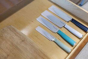 Luana Waikiki by Tropical Escapes Realty