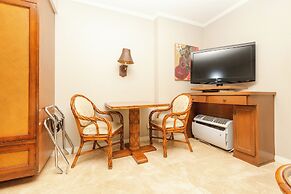 Luana Waikiki by Tropical Escapes Realty