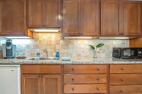 Luana Waikiki by Tropical Escapes Realty