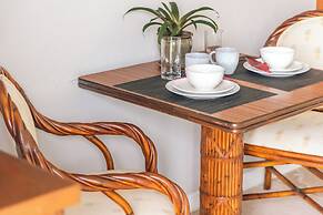 Luana Waikiki by Tropical Escapes Realty