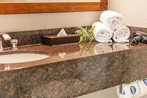 Luana Waikiki by Tropical Escapes Realty