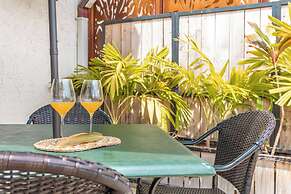 Luana Waikiki by Tropical Escapes Realty