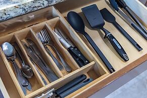 Luana Waikiki by Tropical Escapes Realty