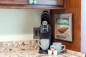 Luana Waikiki by Tropical Escapes Realty