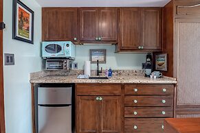 Luana Waikiki by Tropical Escapes Realty