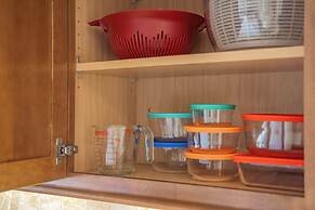 Luana Waikiki by Tropical Escapes Realty