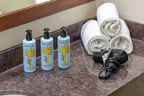 Luana Waikiki by Tropical Escapes Realty