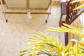 Luana Waikiki by Tropical Escapes Realty