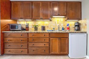 Luana Waikiki by Tropical Escapes Realty