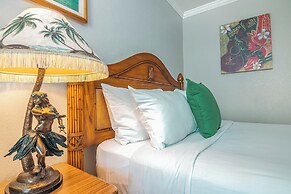 Luana Waikiki by Tropical Escapes Realty