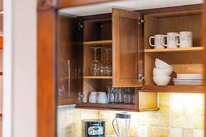 Luana Waikiki by Tropical Escapes Realty