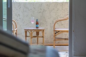 Luana Waikiki by Tropical Escapes Realty