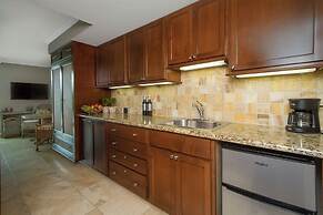 Luana Waikiki by Tropical Escapes Realty